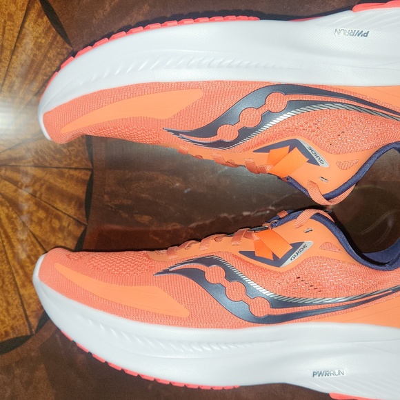 Saucony Guide 15 Sneakers. NEW in Box! Night Rose/Sunstone - Picture 10 of 15